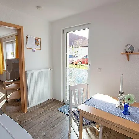 Zum Lachsfischer Lägenhet Schaprode